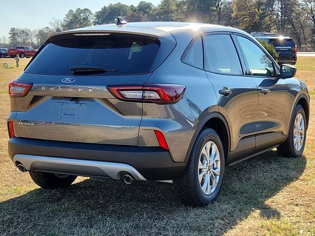 Certified 2025 Ford Escape Active w/ Cold Weather Package FWD image 3