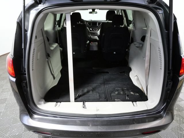 Used 2022 Chrysler Voyager LX FWD image 23