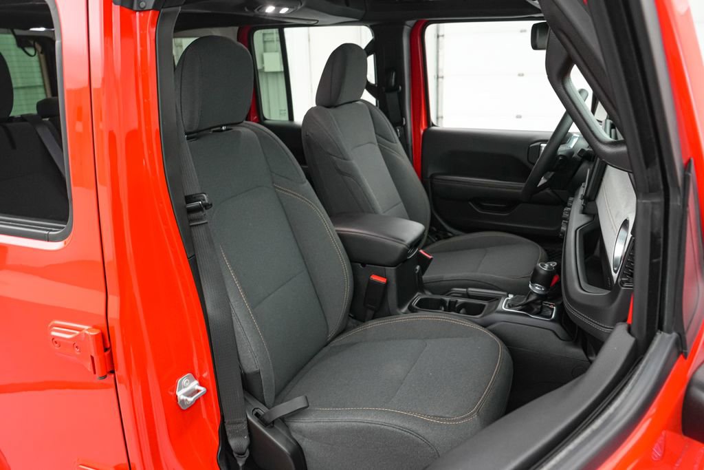 Used 2025 Jeep Wrangler Unlimited Sahara w/ Safety Group AWD/4WD image 22