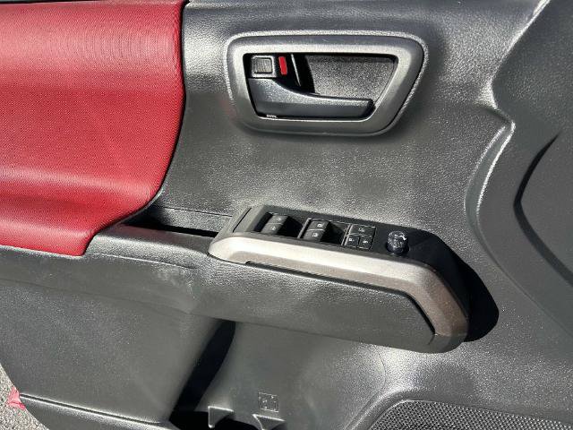 Used 2022 Toyota Tacoma SR5 RWD image 23