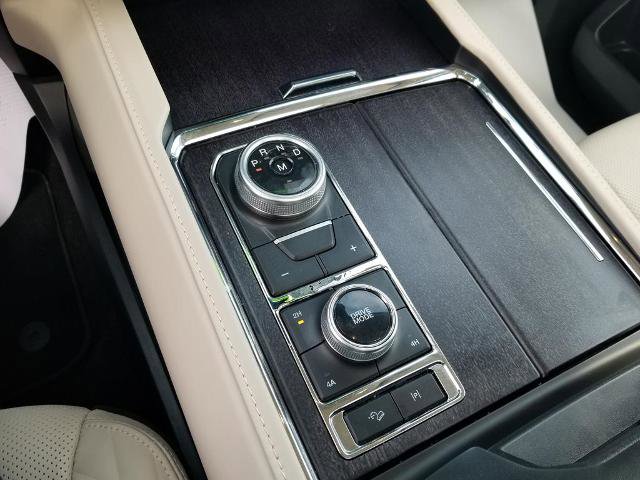 Certified 2023 Ford Expedition Platinum image 23