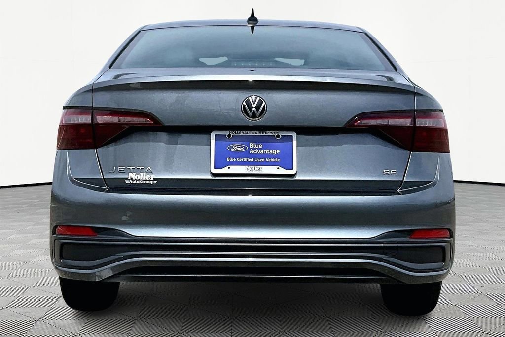 Used 2024 Volkswagen Jetta SE FWD image 3