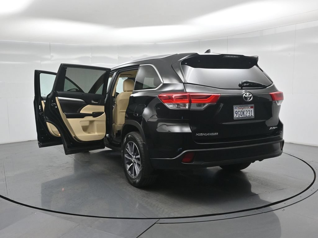 Used 2018 Toyota Highlander XLE AWD/4WD image 33