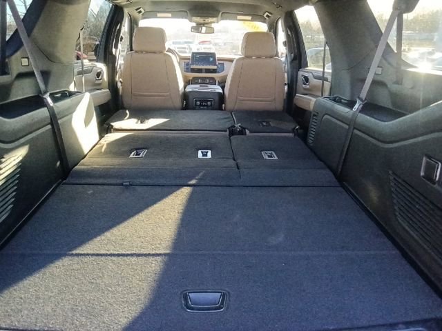 Used 2024 Chevrolet Suburban Premier image 30