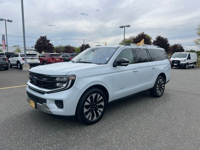 Certified 2025 Ford Expedition Max Platinum w/ Driver's Package AWD/4WD image 3
