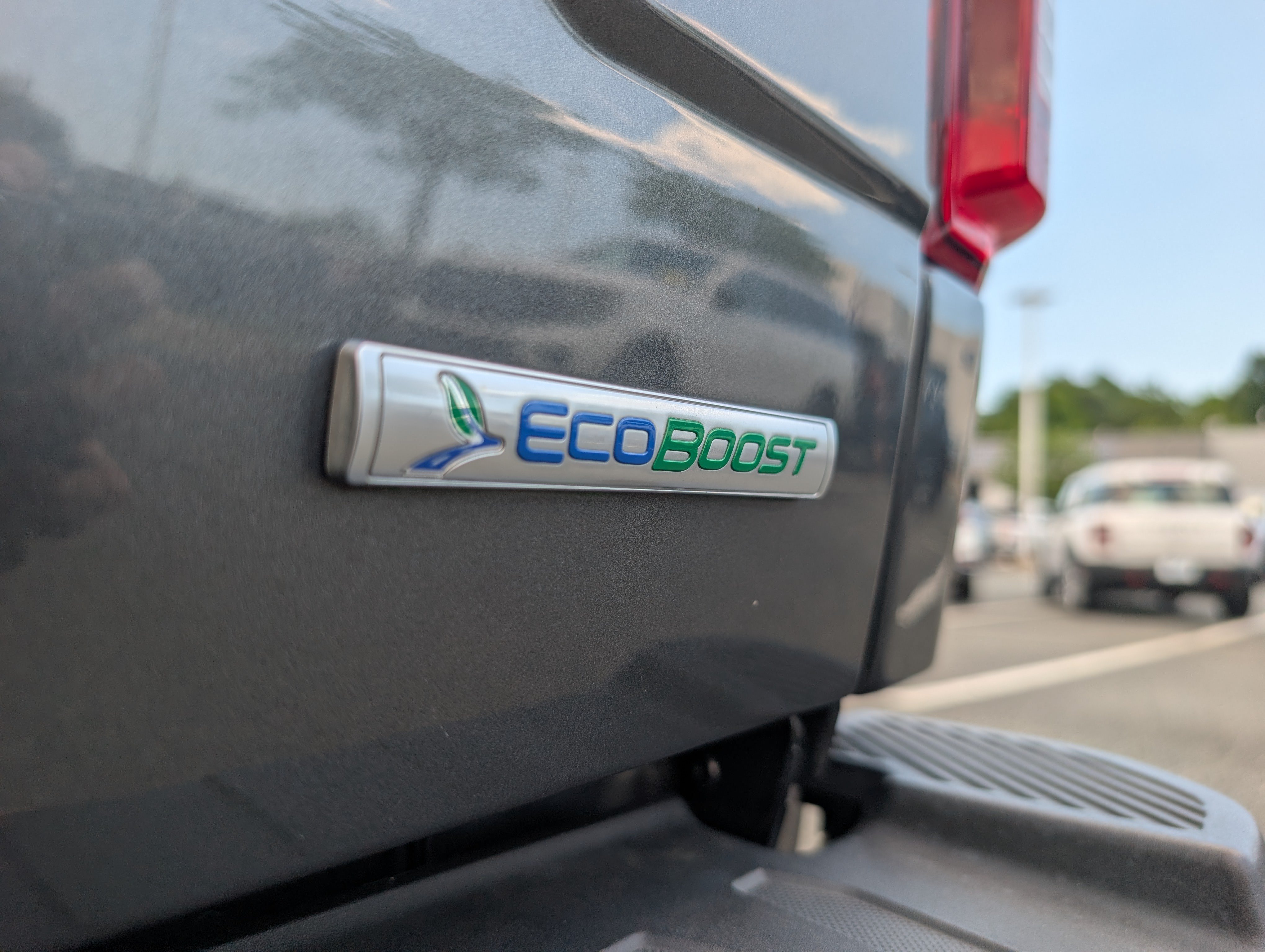 Certified 2019 Ford F150 Lariat w/ Equipment Group 502A Luxury AWD/4WD image 11