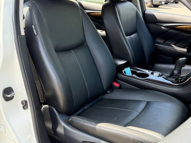 Used 2019 INFINITI Q50 Luxe w/ Essential Package (3.0T Luxe) AWD/4WD image 17