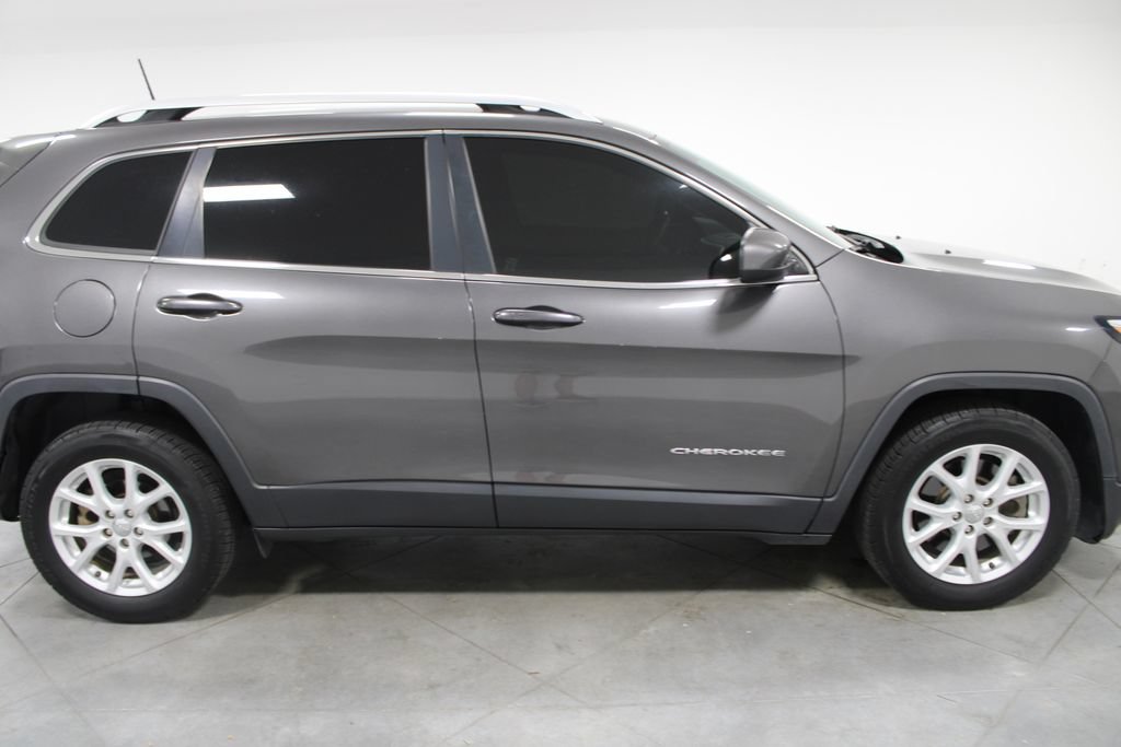 Used 2018 Jeep Cherokee Latitude Plus FWD image 12
