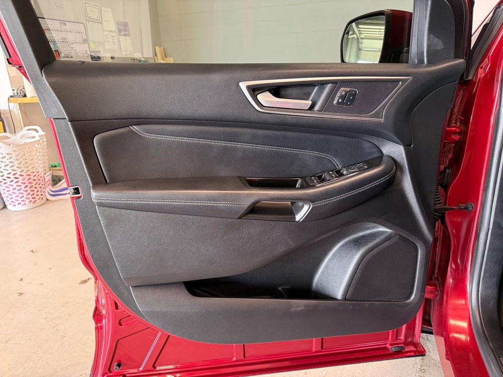 Certified 2017 Ford Edge Titanium w/ Equipment Group 302A FWD image 17