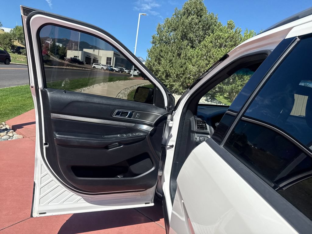 Certified 2018 Ford Explorer XLT w/ Equipment Group 201A AWD/4WD image 11