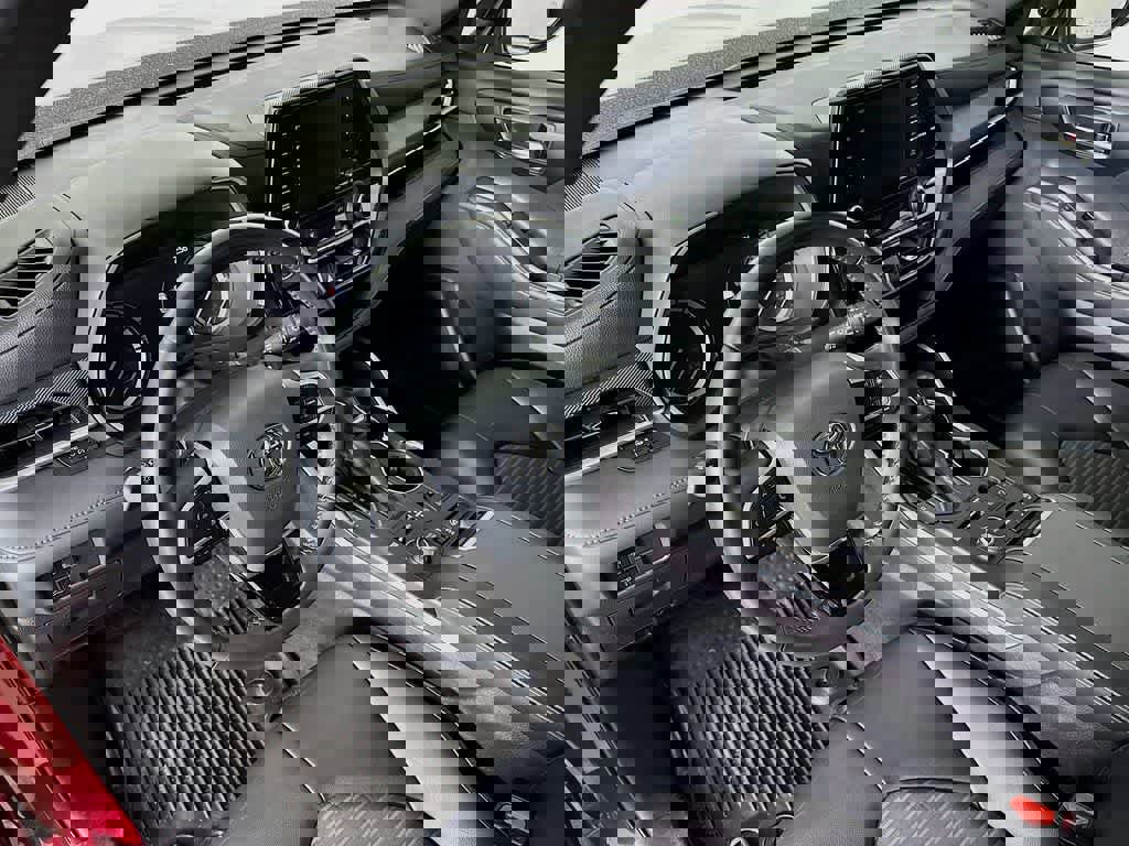 Used 2022 Toyota Highlander XSE AWD/4WD image 9