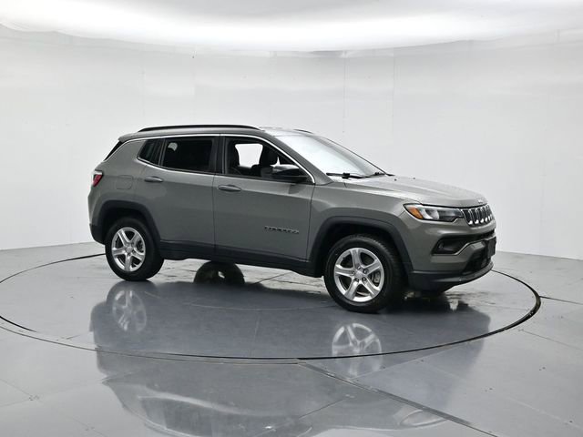 Used 2024 Jeep Compass Latitude AWD/4WD image 3