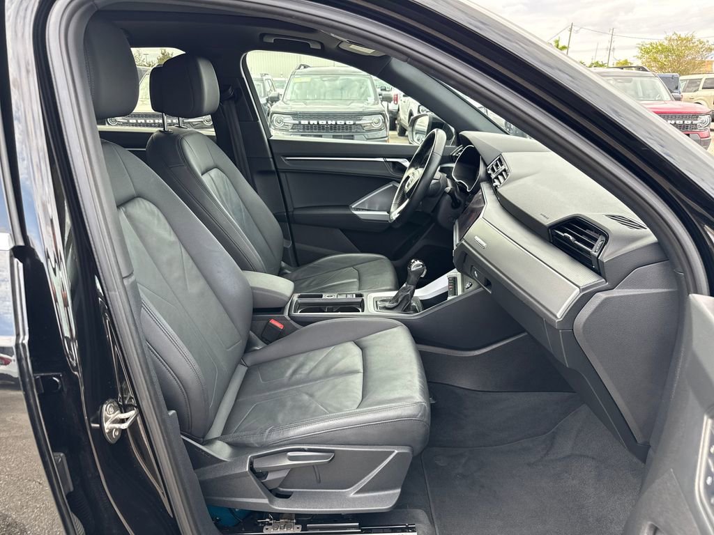 Used 2020 Audi Q3 2.0T Premium image 24