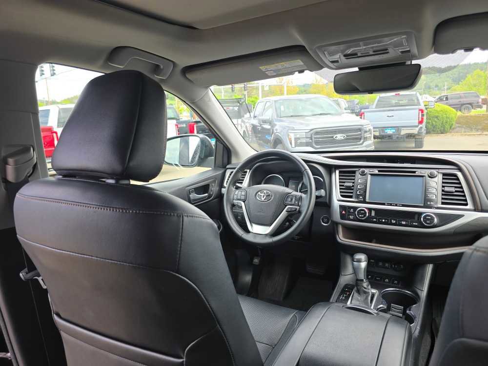 Used 2018 Toyota Highlander Limited AWD/4WD image 10