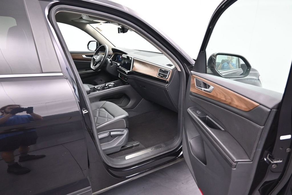 Used 2024 Volkswagen Atlas SE FWD image 16