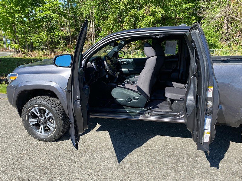 Used 2019 Toyota Tacoma TRD Sport w/ Technology Package AWD/4WD image 11