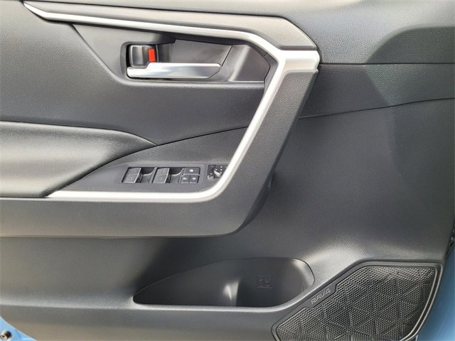 Used 2022 Toyota RAV4 SE image 25