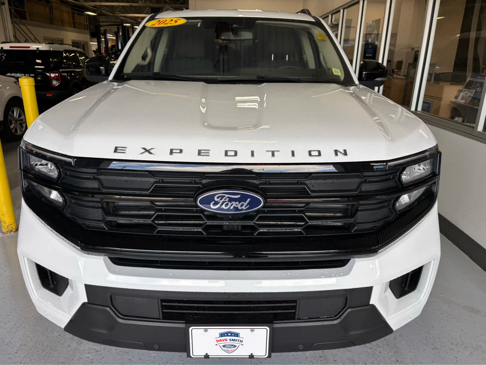 Certified 2025 Ford Expedition Active AWD/4WD image 4