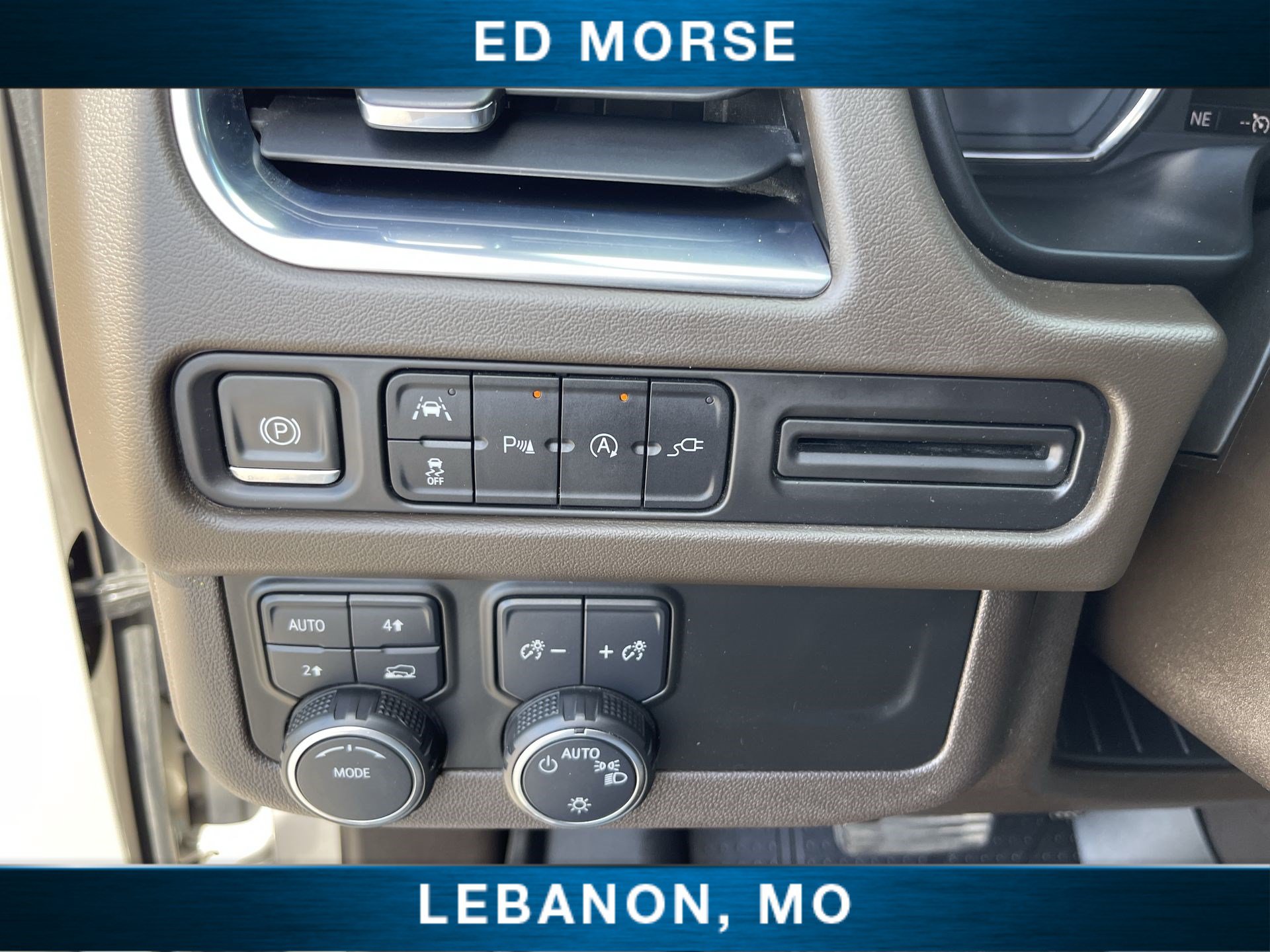 Used 2021 Chevrolet Suburban LT w/ LT Signature Plus Package AWD/4WD image 17