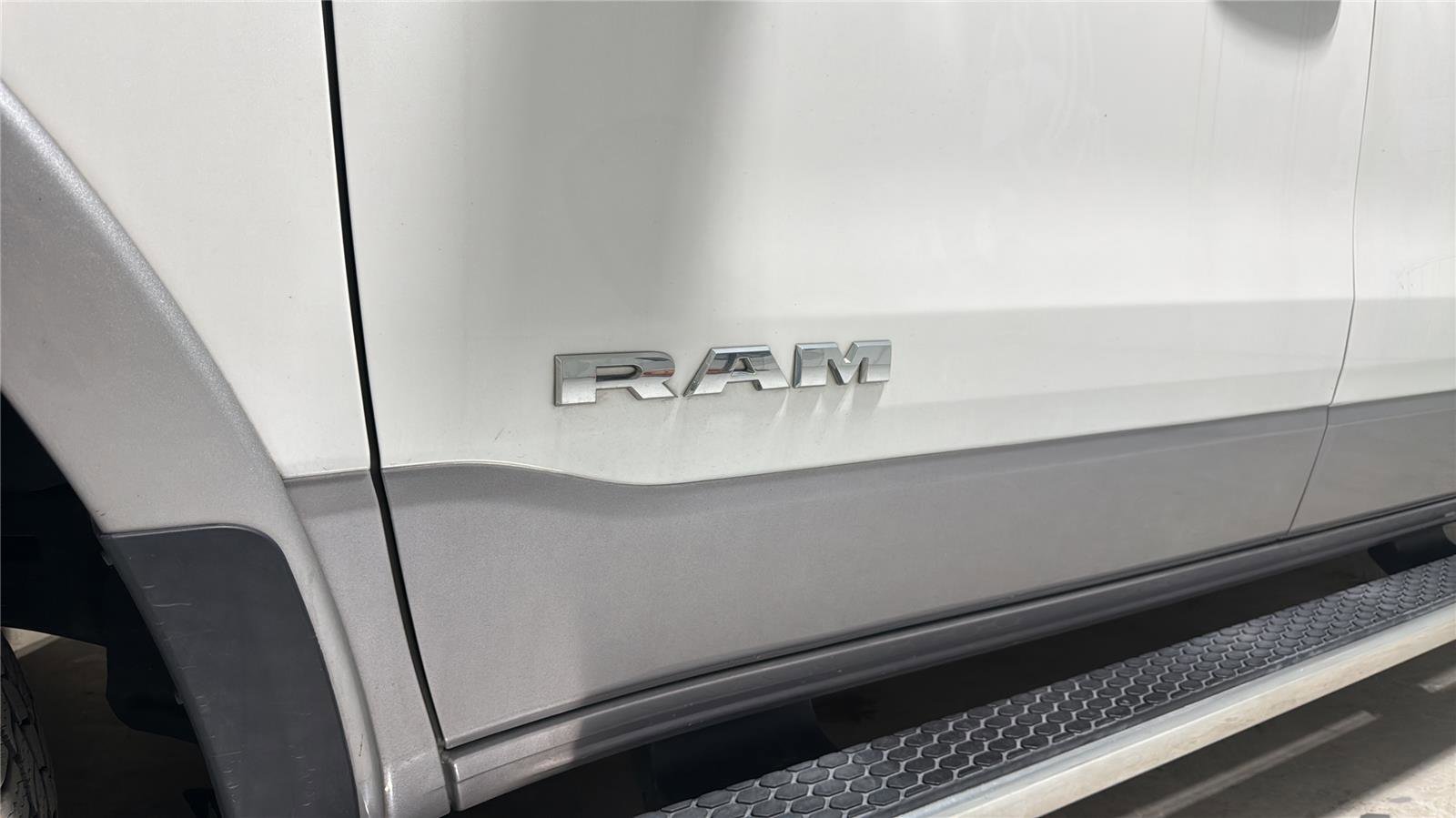 Used 2019 RAM 1500 Laramie AWD/4WD image 33