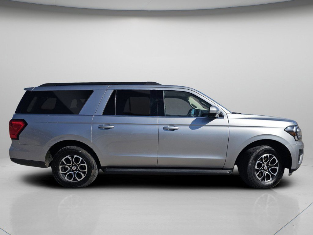Certified 2023 Ford Expedition Max XLT image 3
