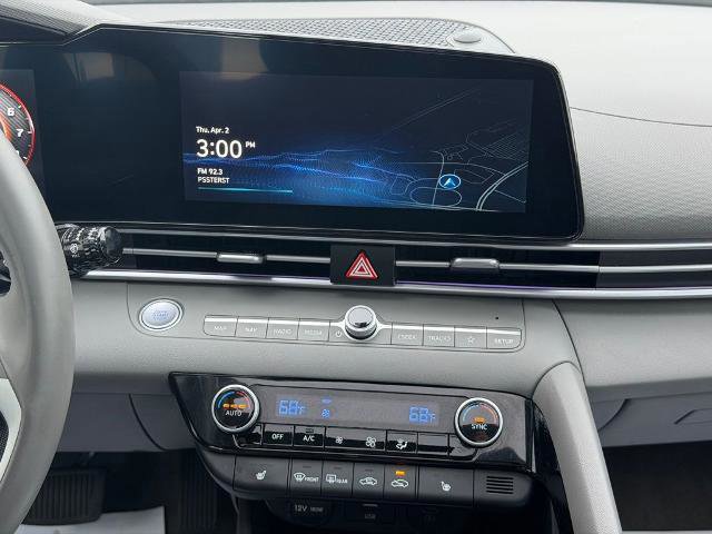 Used 2025 Hyundai Elantra SEL image 20