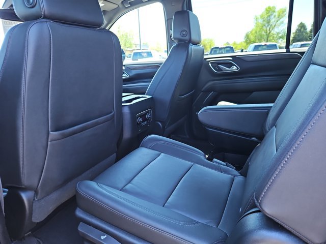 Used 2022 Chevrolet Suburban Z71 w/ Luxury Package AWD/4WD image 10