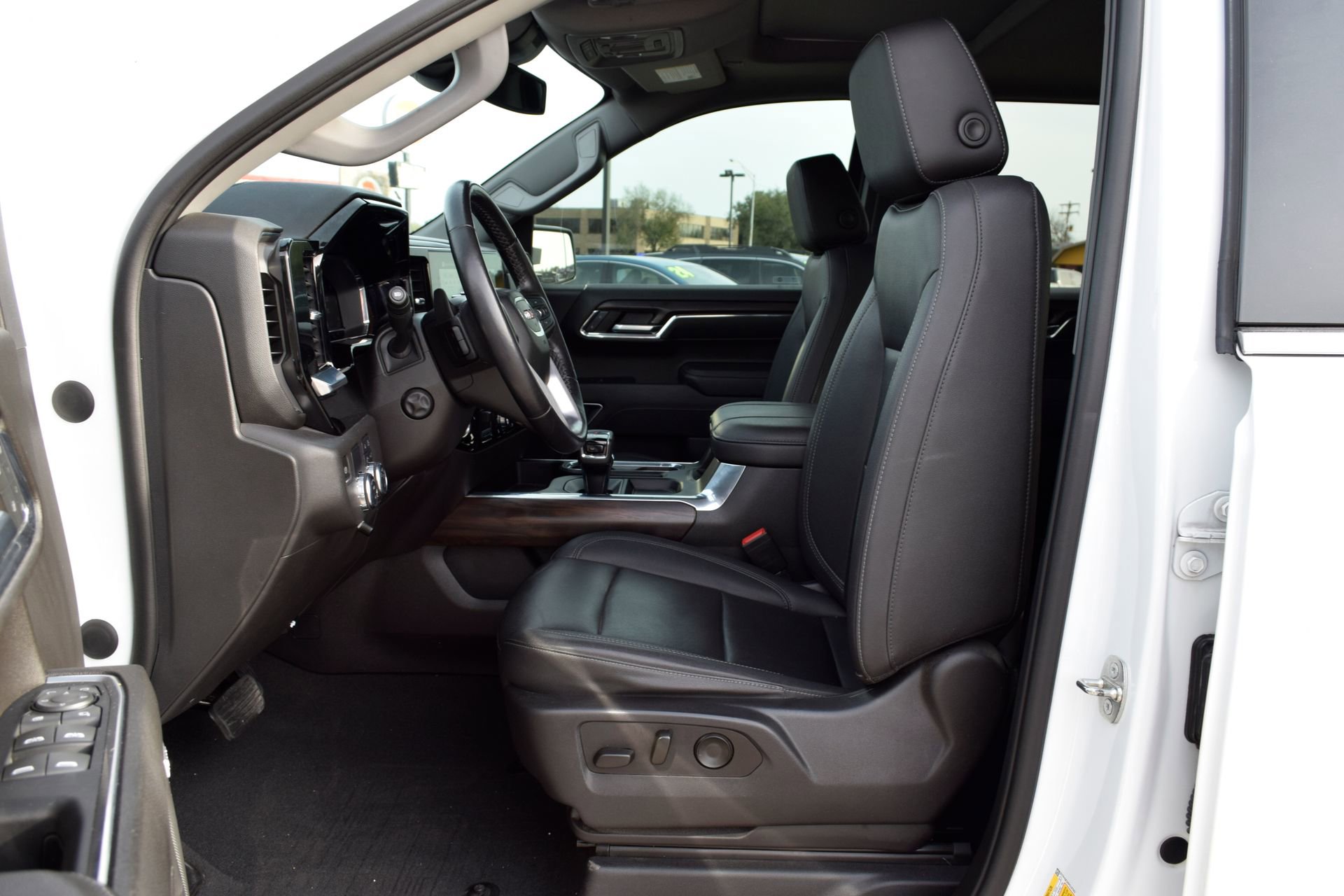 Used 2023 GMC Sierra 1500 SLT image 18