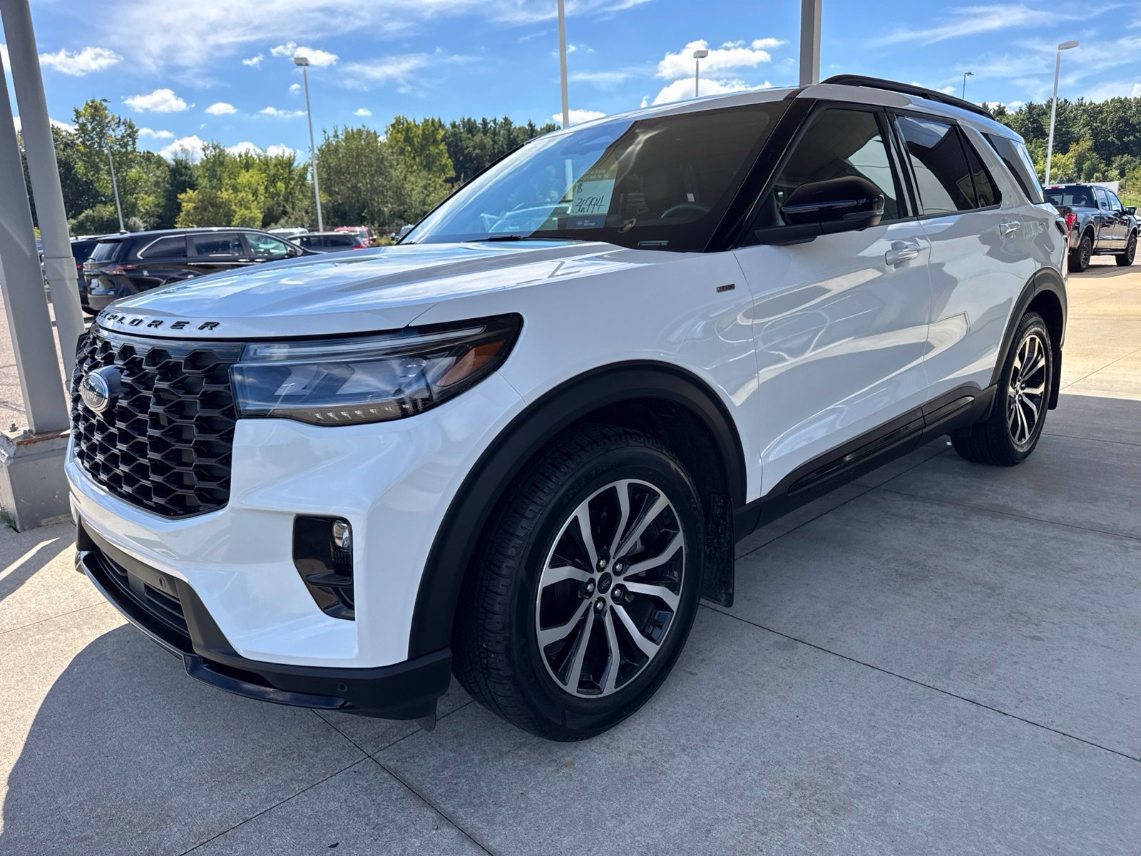 Certified 2025 Ford Explorer ST-Line AWD/4WD image 3