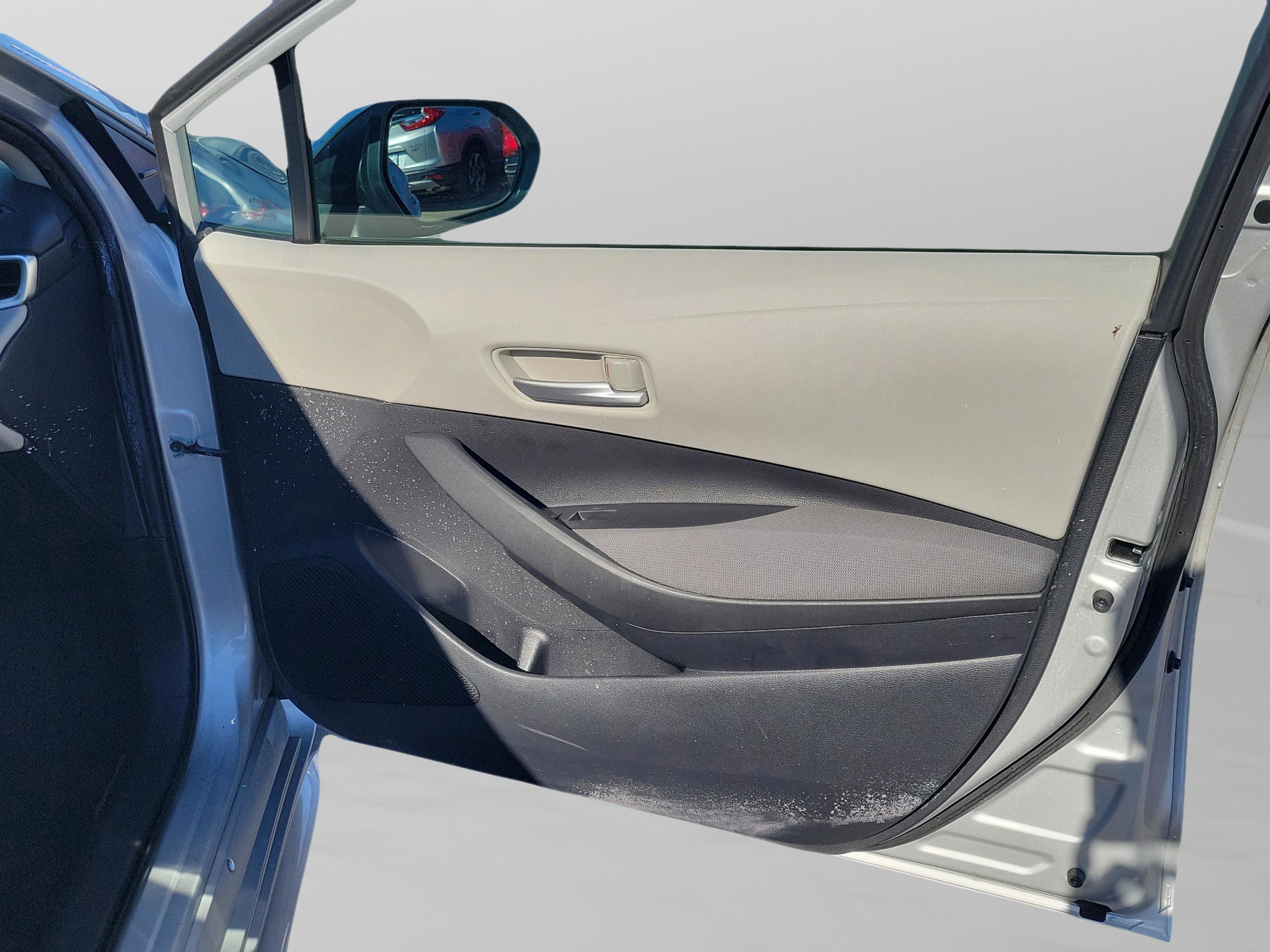 Used 2021 Toyota Corolla LE image 11