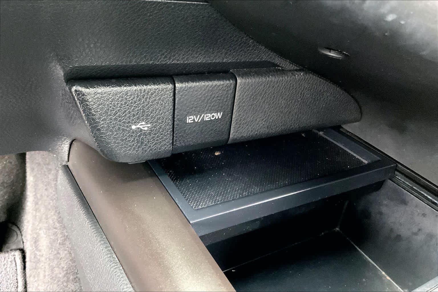 Used 2022 Toyota Camry SE FWD image 31