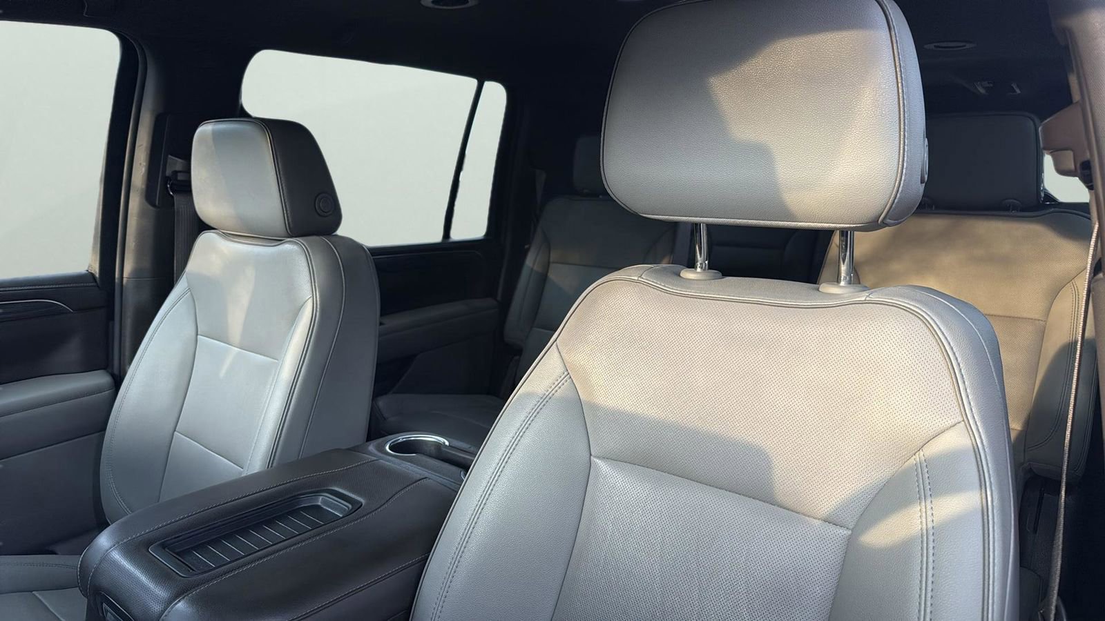 Used 2022 GMC Yukon XL SLT w/ SLT Luxury Package image 9