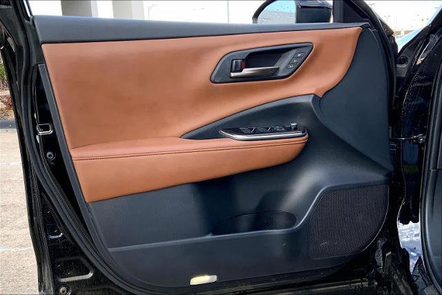 Used 2025 Toyota Crown Signia w/ Advanced Technology Package image 22