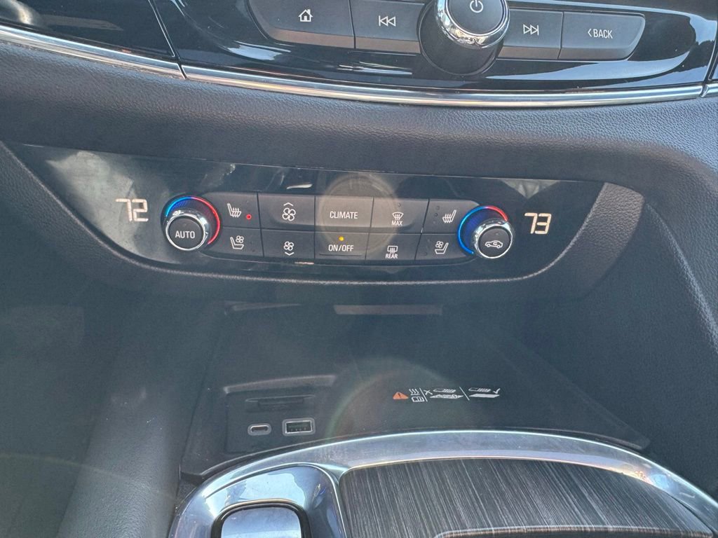 Used 2023 Buick Enclave Avenir image 21