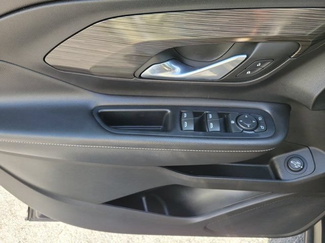 Used 2023 GMC Terrain SLE w/ Driver Convenience Package FWD image 15