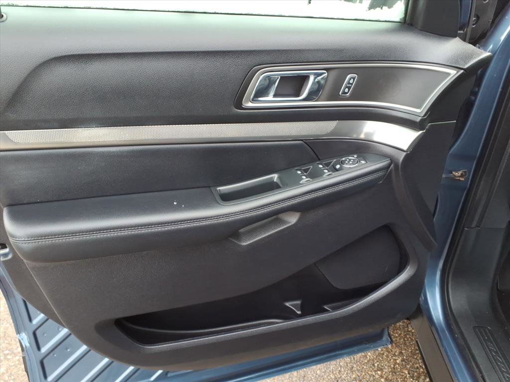 Certified 2019 Ford Explorer XLT w/ Equipment Group 202A image 15