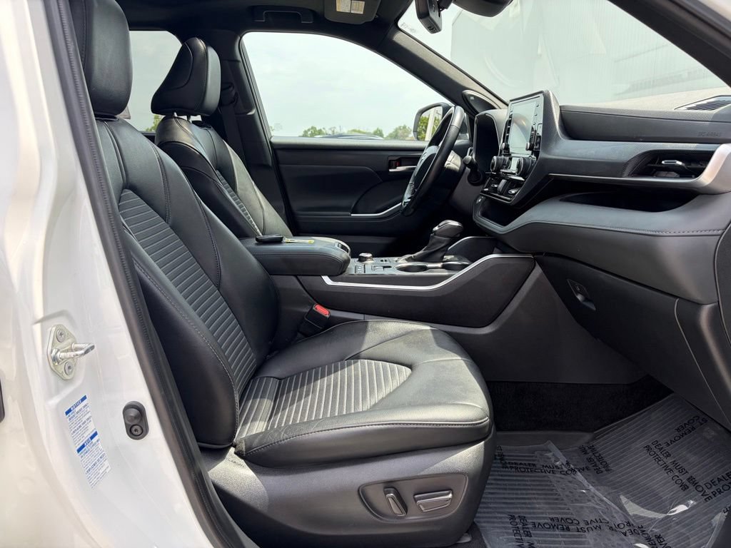 Used 2022 Toyota Highlander XSE AWD/4WD image 30