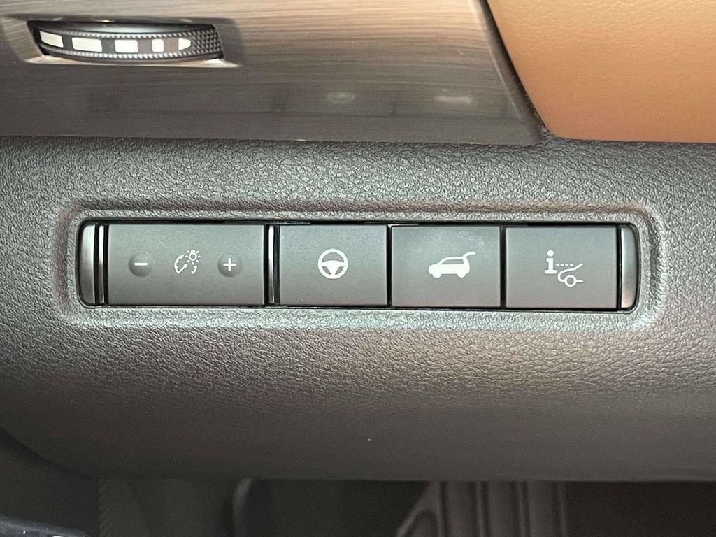 Used 2023 Nissan Pathfinder Platinum w/ Cargo Package FWD image 27