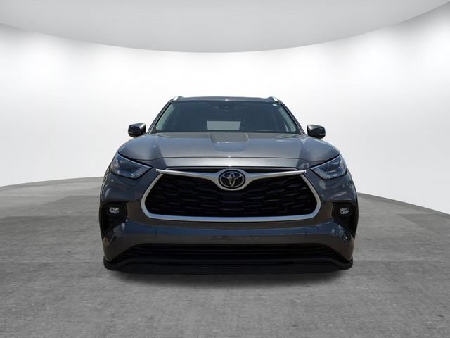 Used 2023 Toyota Highlander XLE FWD video 2