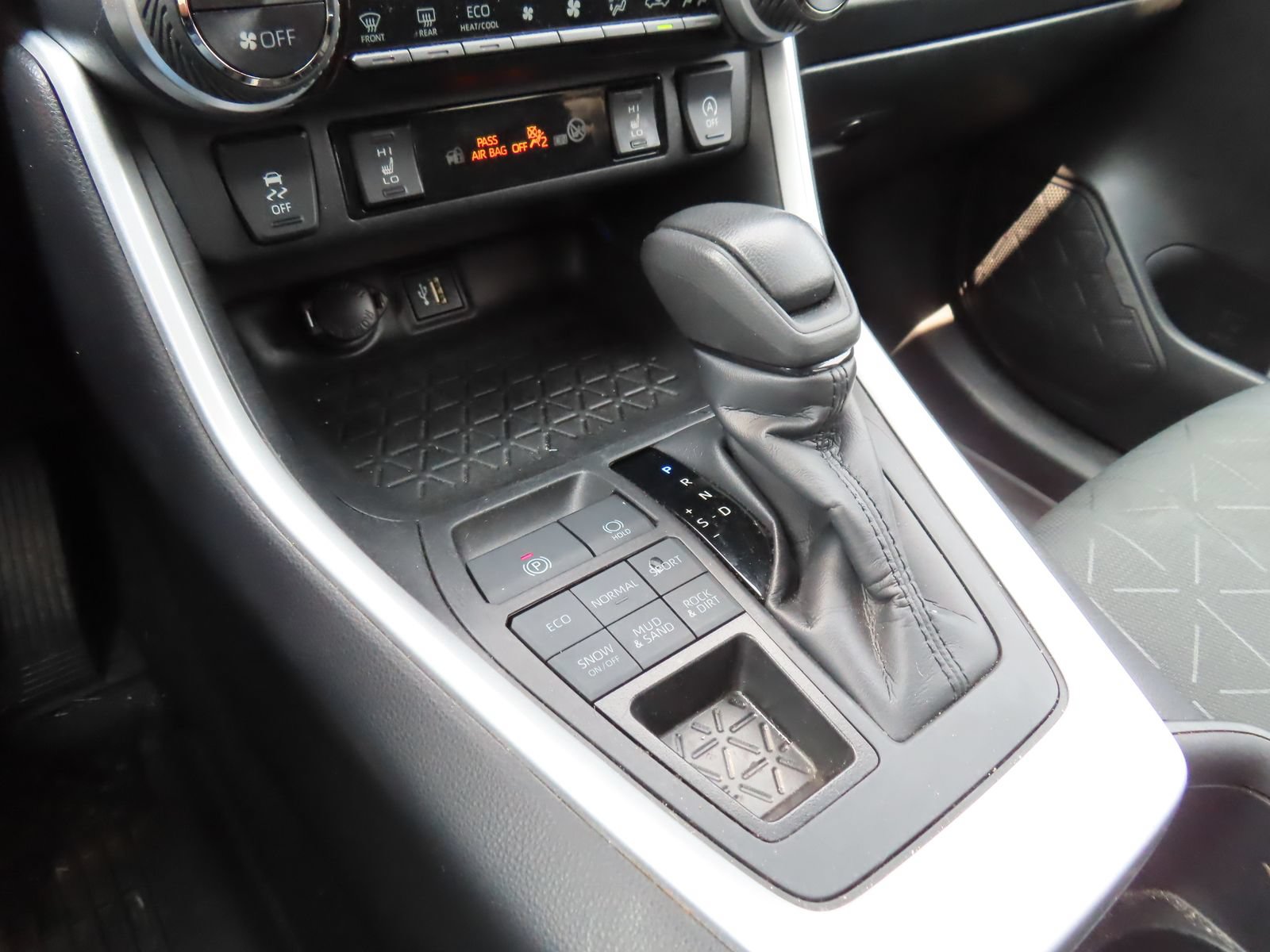 Used 2024 Toyota RAV4 XLE w/ Weather Package AWD/4WD image 24