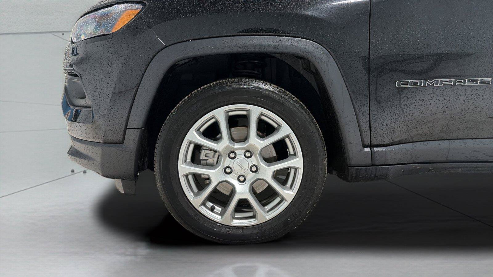 Used 2022 Jeep Compass Latitude w/ Sun and Sound Group AWD/4WD image 26