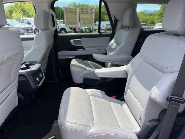 Certified 2025 Ford Expedition Platinum w/ Driver's Package AWD/4WD image 17