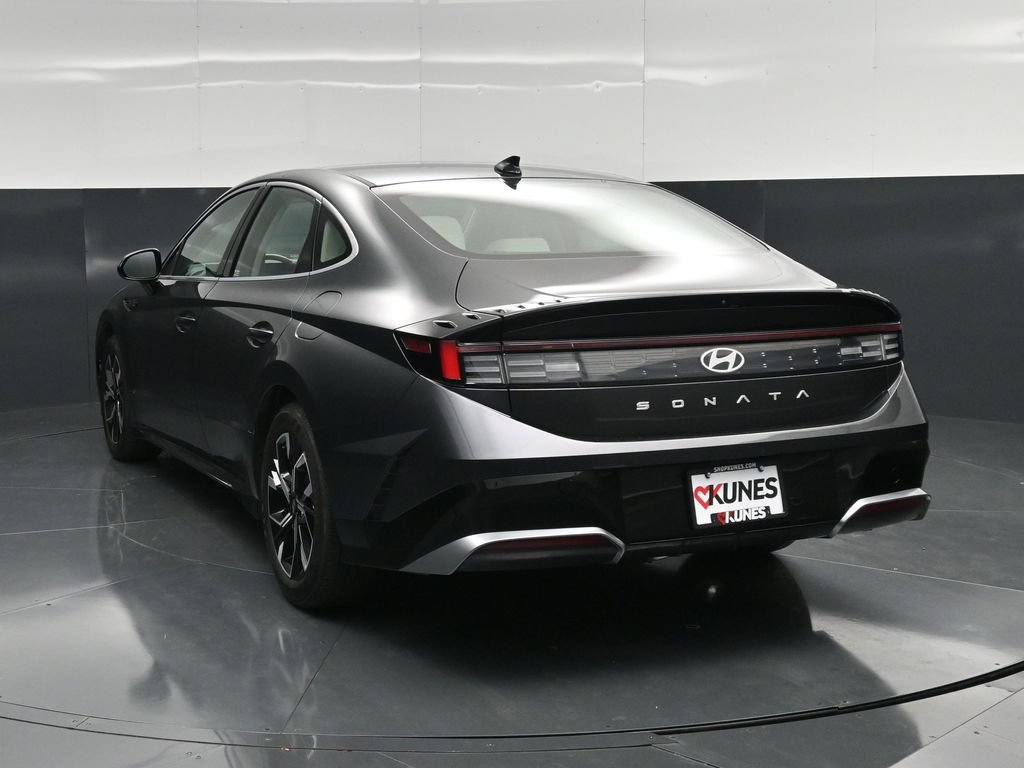 Used 2025 Hyundai Sonata SEL FWD image 10