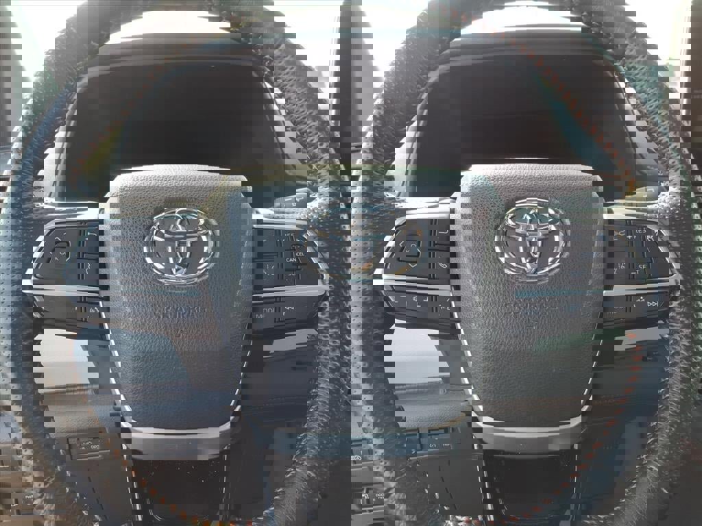 Used 2022 Toyota Sienna XSE image 20