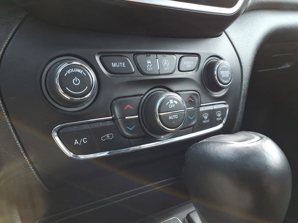 Used 2021 Jeep Cherokee Limited image 22