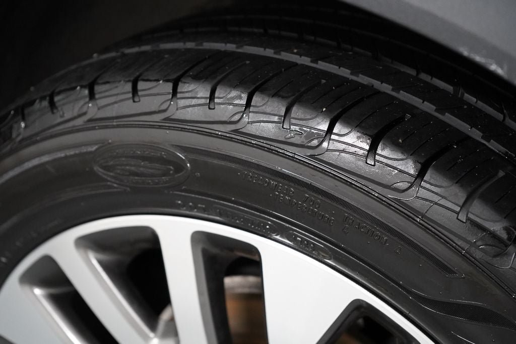 Certified 2020 Ford Escape Titanium AWD/4WD image 36