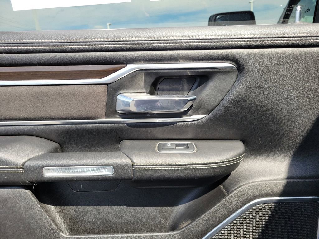 Used 2022 RAM 1500 Laramie AWD/4WD image 15
