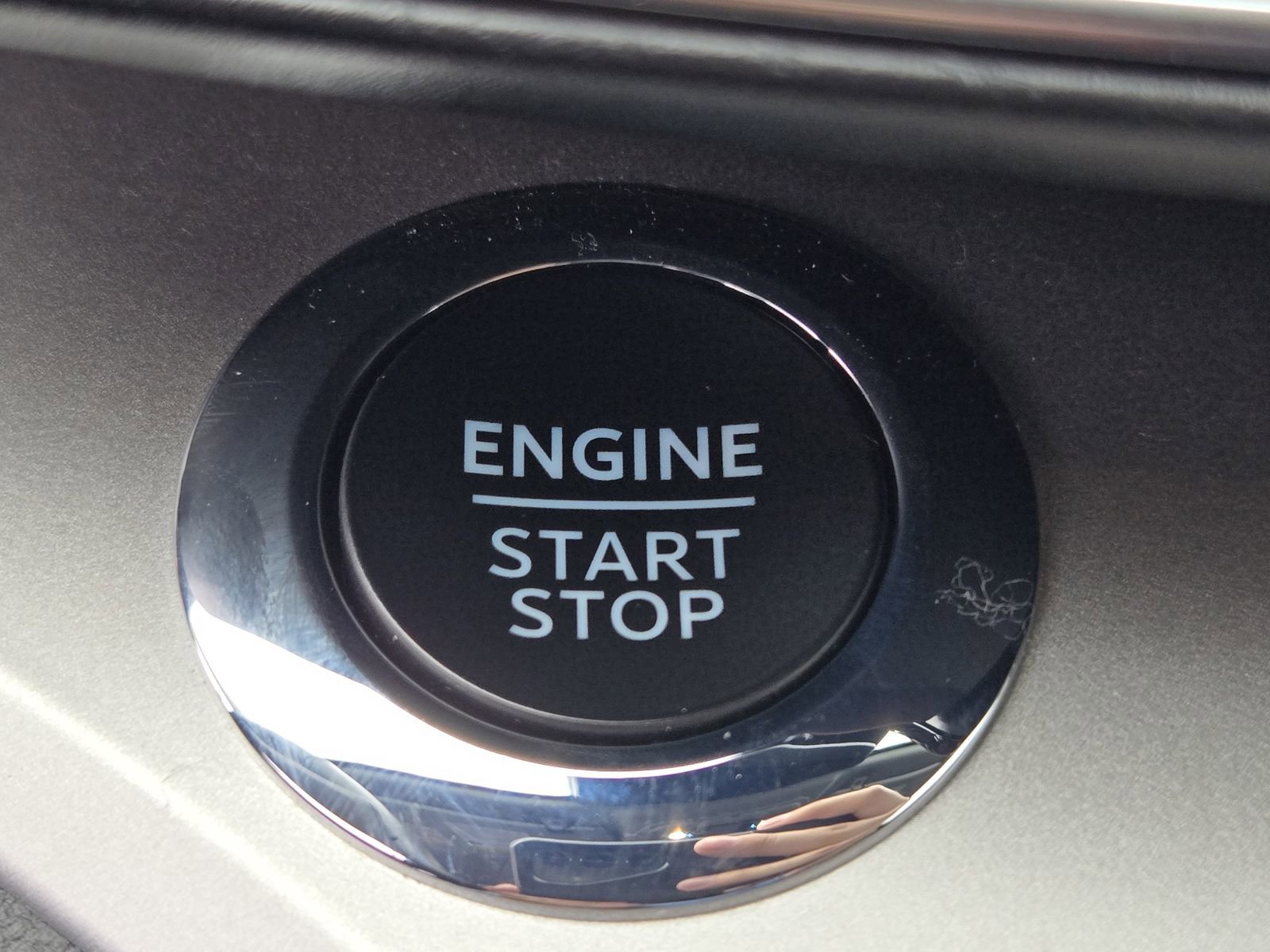 Certified 2022 Ford Explorer XLT w/ Equipment Group 202A RWD image 19