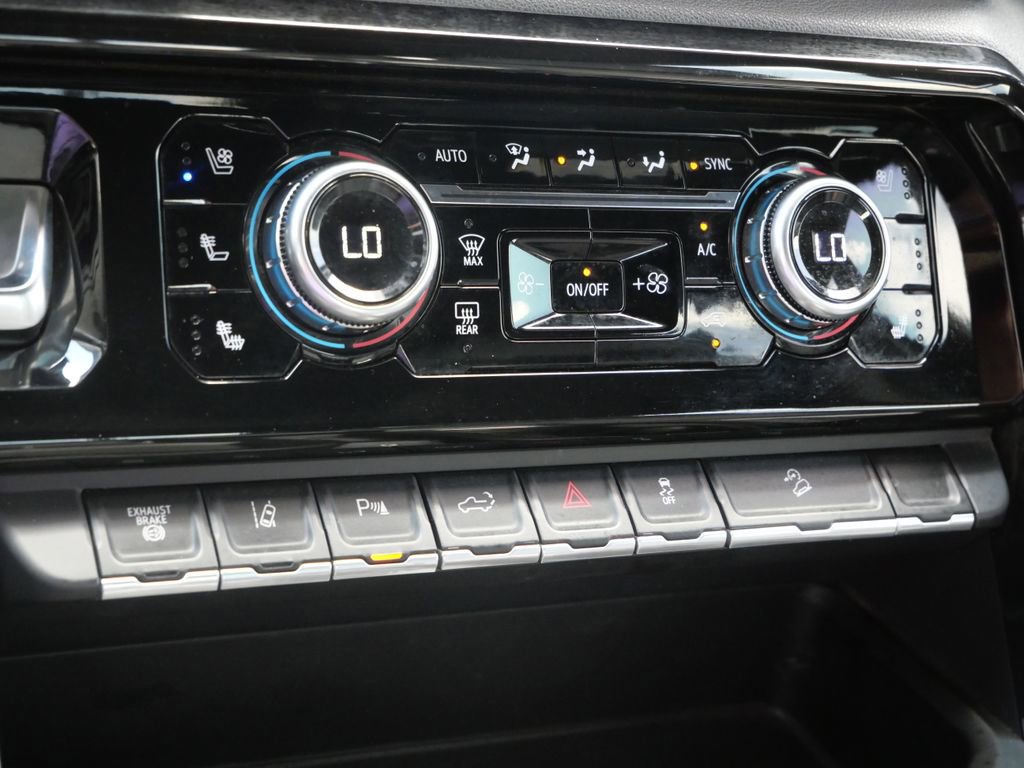 Used 2024 GMC Sierra 2500 AT4 w/ AT4 Premium Plus Package AWD/4WD image 27