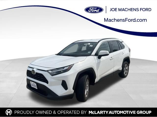 Used 2025 Toyota RAV4 XLE FWD image 1
